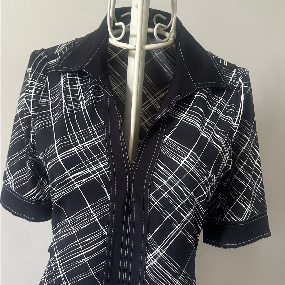 BCBGMaxAzria Black and White Patterned Top - Picture 3 of 4